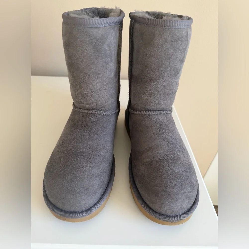 Ugg Classic Short II - Grey size 8